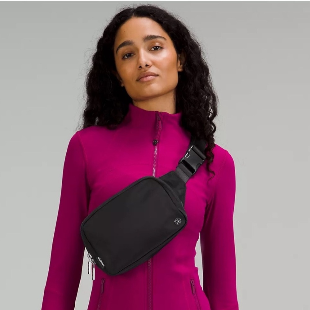 Lululemon Everywhere Belt Bag